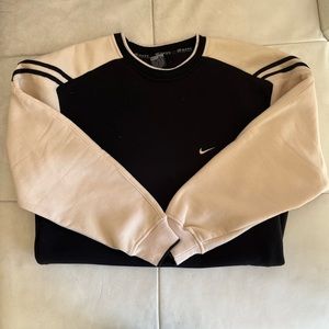 VINTAGE NIKE CREWNECK